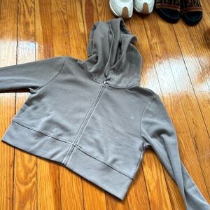 Aritzia zip up cropped sweatshirt